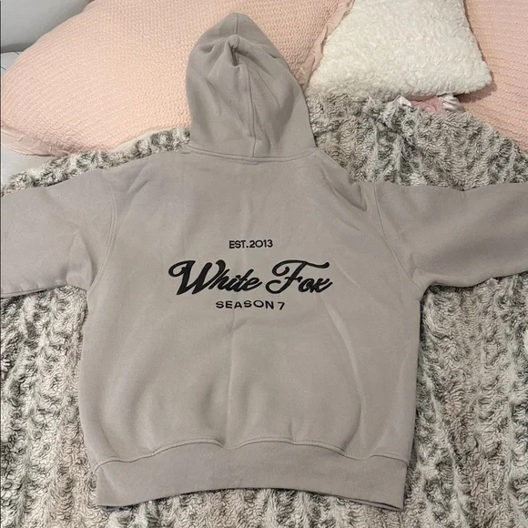 White fox hoodie - Picture 2 of 6